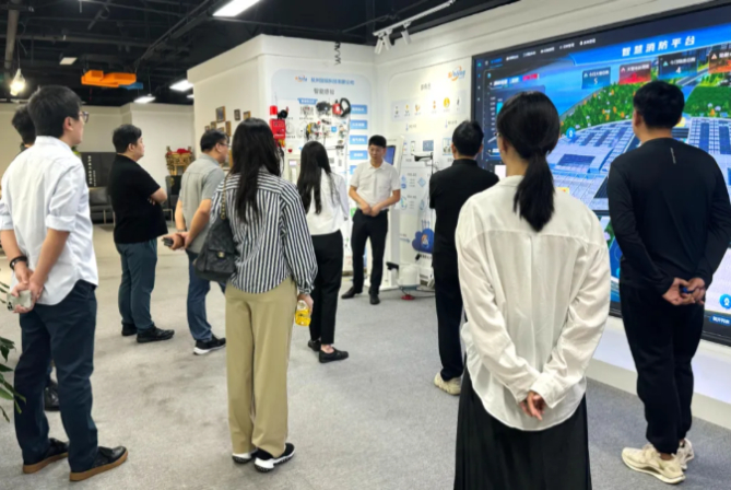 马来西亚代表团莅临太空消防考察交流