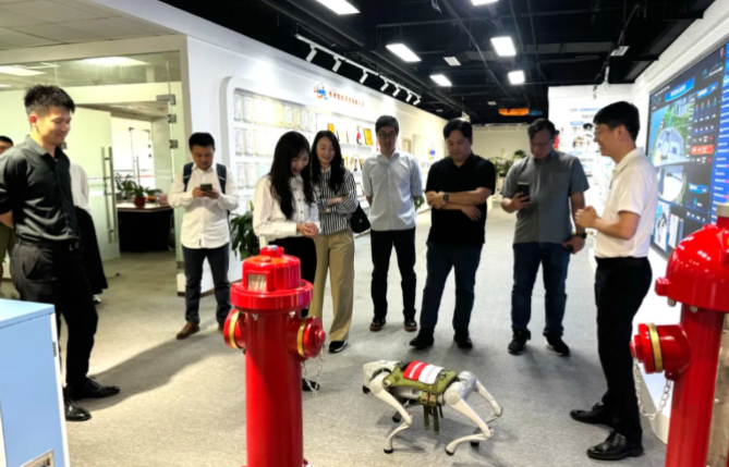 马来西亚代表团莅临太空消防考察交流