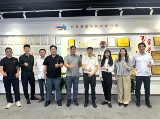 马来西亚代表团莅临太空消防考察交流